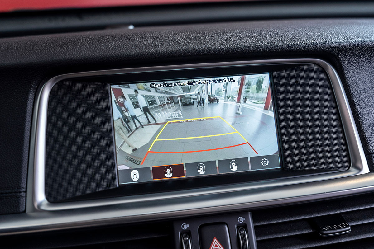 Đánh giá xe Kia Optima 2019: Camera lùi 360 độ 4.