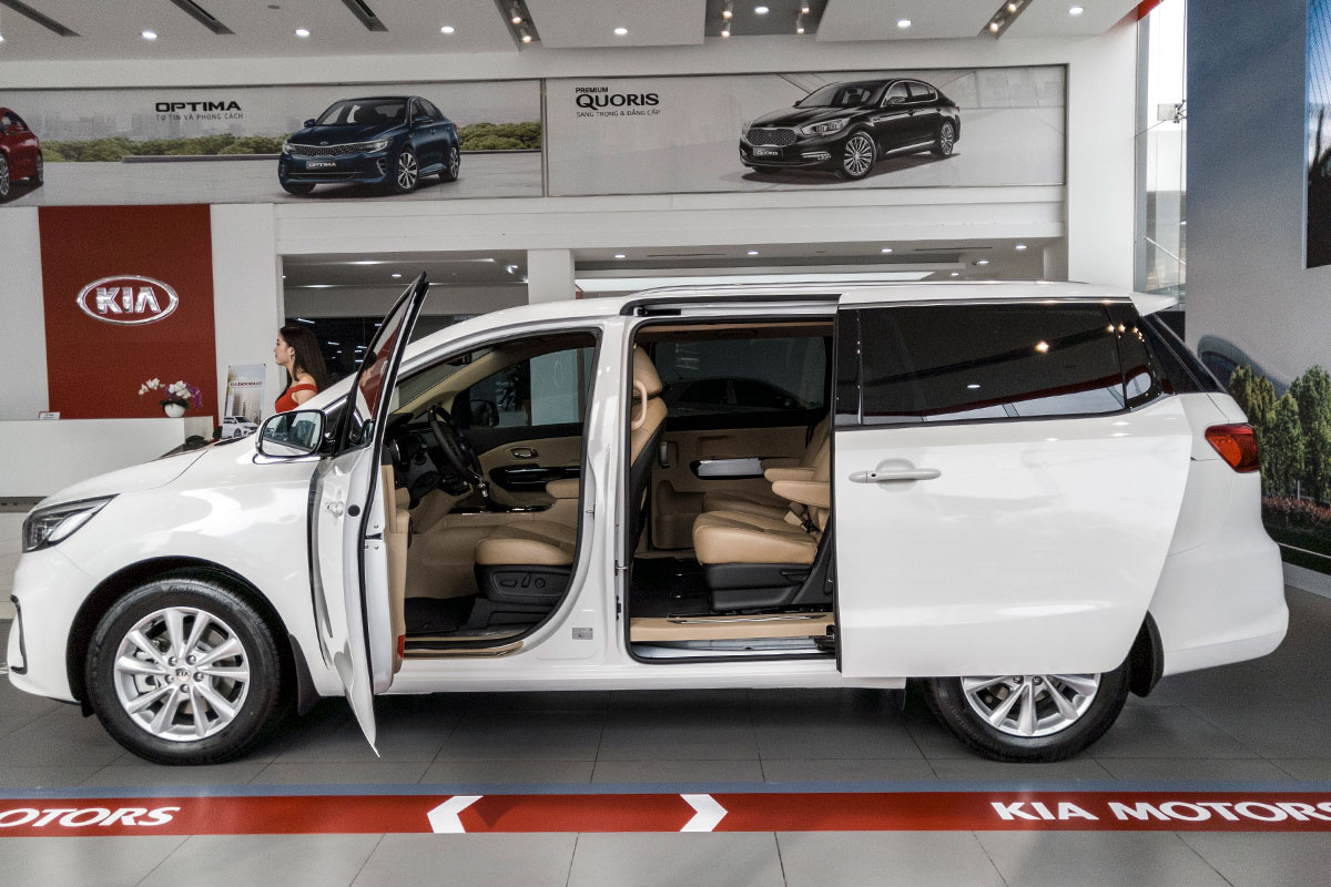 Đánh giá xe Kia Sedona Luxury D 2019: Thân xe không có nhiều điểm nhấn đáng nói 1.