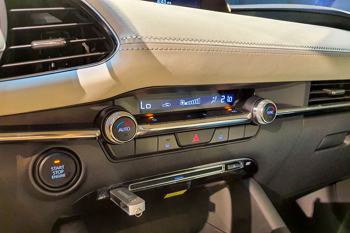Đánh giá xe Mazda 3 2020 1.5L: Hệ thống điều hoà tự động 2 vùng độc lập.