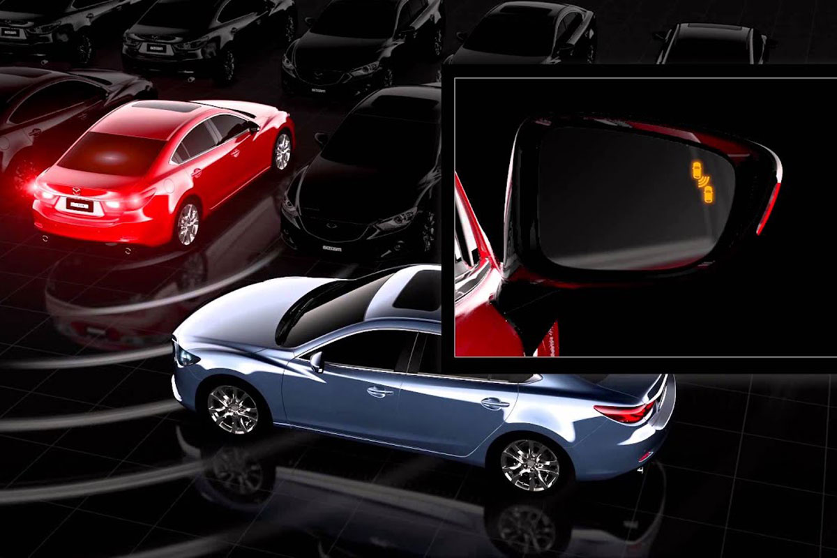 Đánh giá xe Mazda 3 Sport 2020 2.0L Premium: Hệ thống cảnh báo va chạm phía sau.