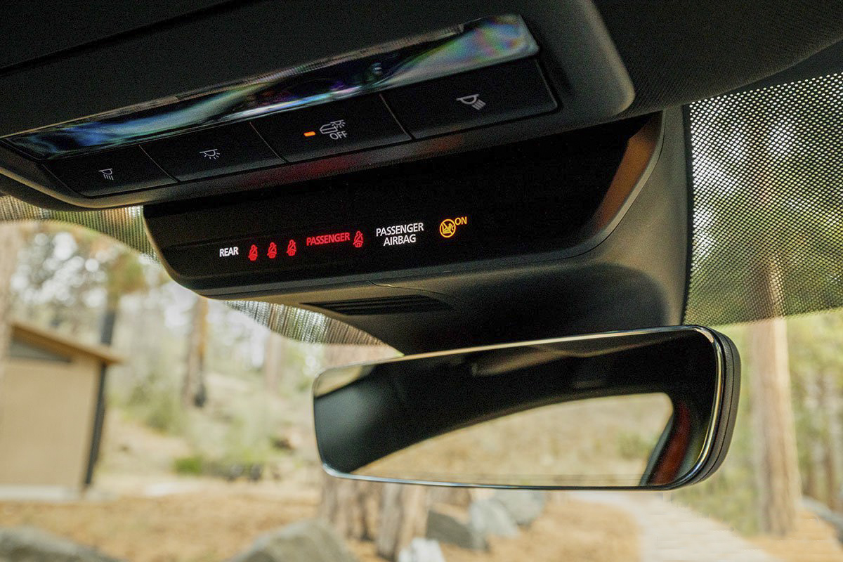 Đánh giá xe Mazda 3 Sport 2020 2.0L Premium: Hệ thống nhắc cài dây an toàn cho 5 vị trí ngồi.