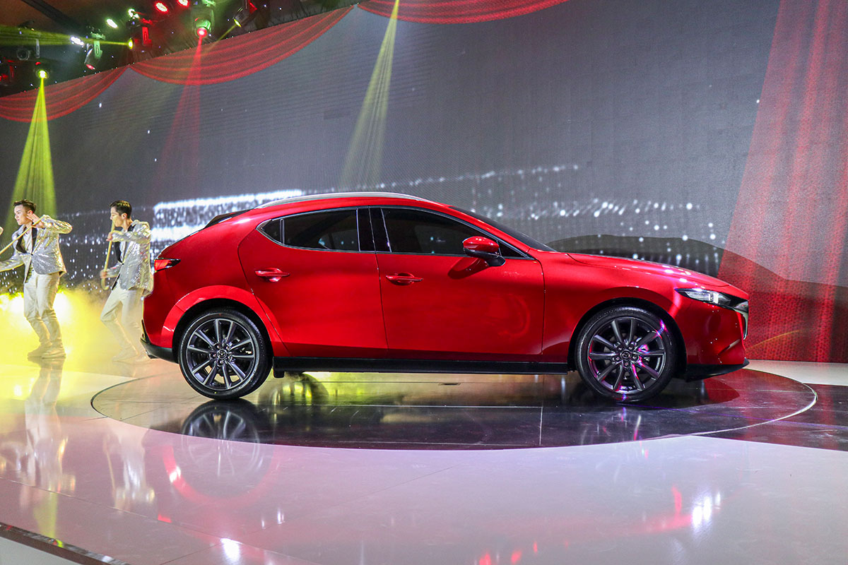 Đánh giá xe Mazda 3 Sport 2020 2.0L Premium: Thiết kế đầu xe.