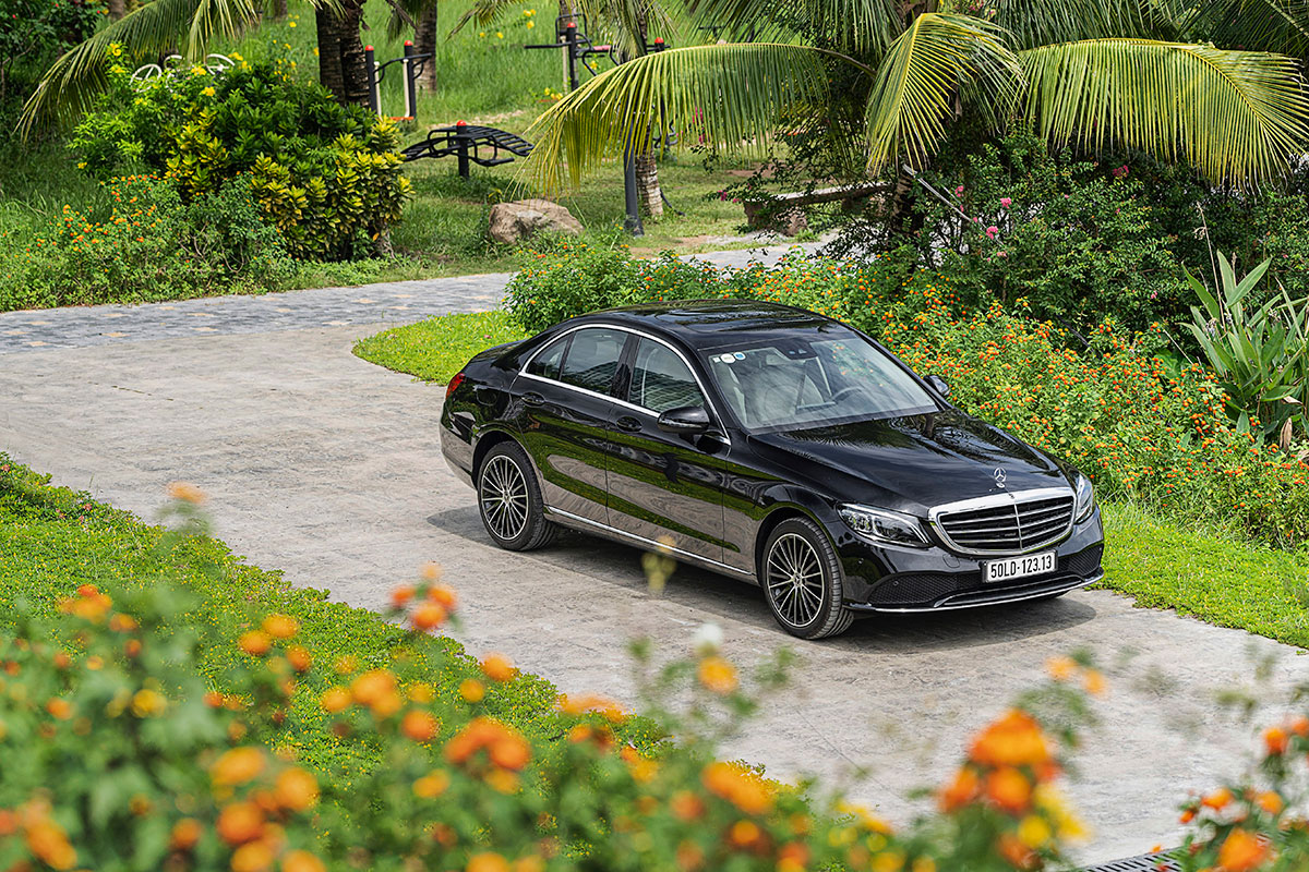Đánh giá xe Mercedes-Benz C200 Exclusive 2019.