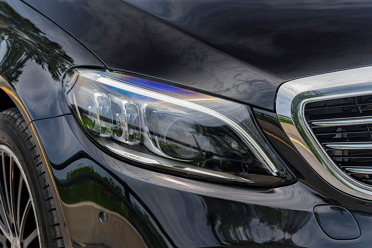 Đánh giá xe Mercedes-Benz C200 Exclusive 2019: Cụm đèn pha 1.