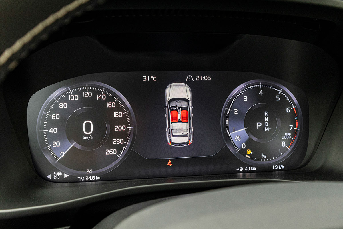 Bảng đồng hồ của Volvo XC40 2019 sử dụng màn hình điện tử 12,3 inch.