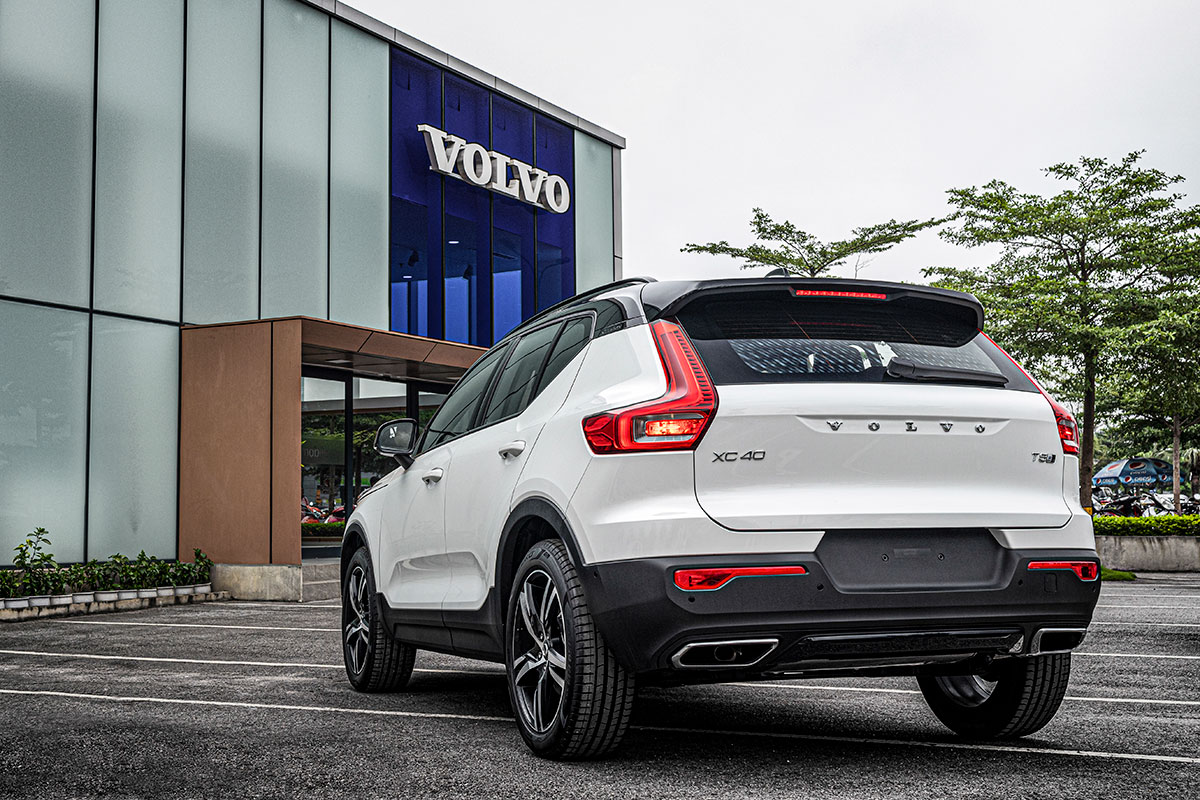 Đuôi xe của Volvo XC40 2019 thể hiện sự đơn giản tinh tế.