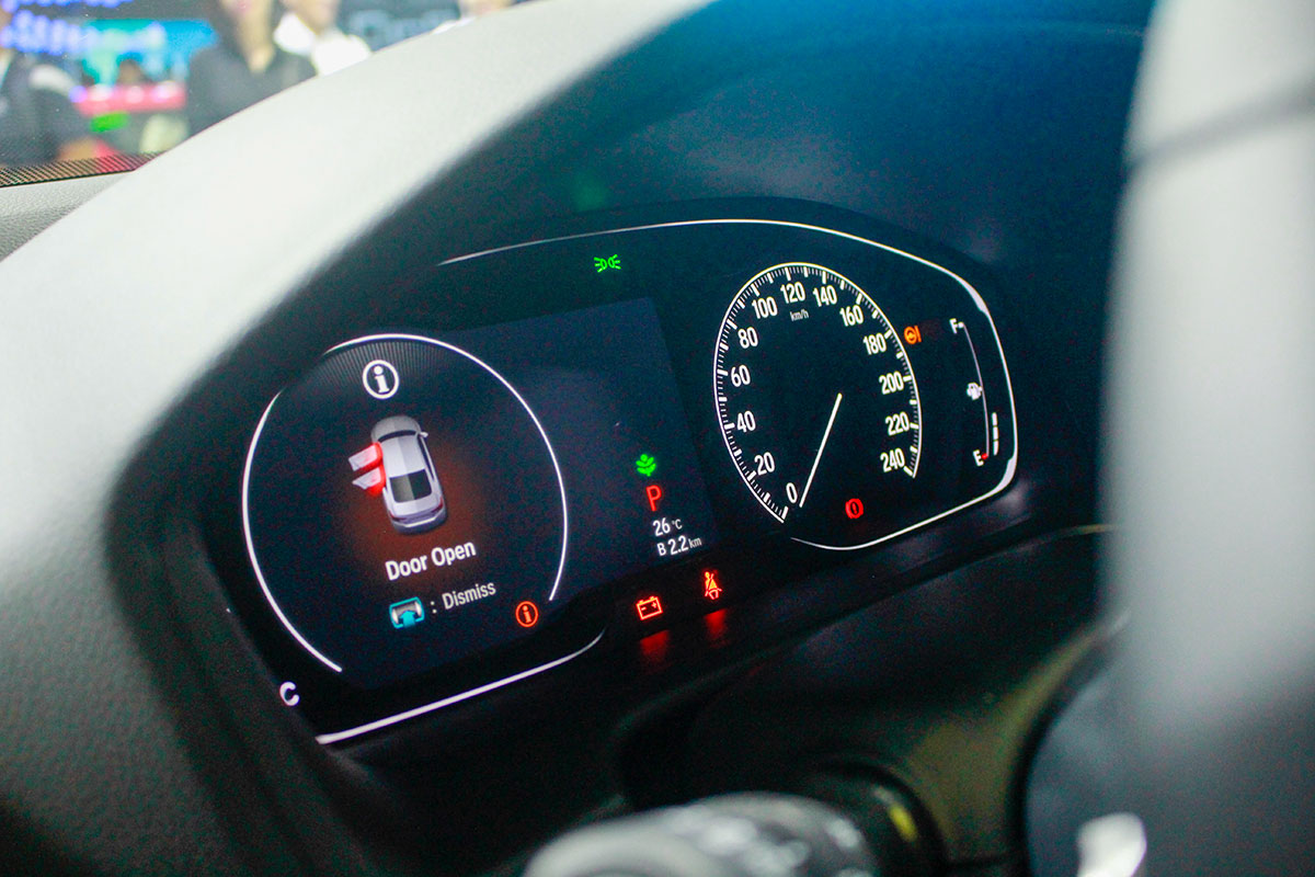 Cụm đồng hồ kỹ thuật số trên Honda Accord 2020.