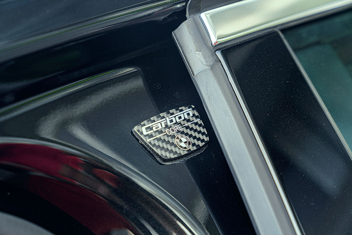 Đánh giá xe BMW 730Li 2019: khung gầm sử dụng sợi carbon.