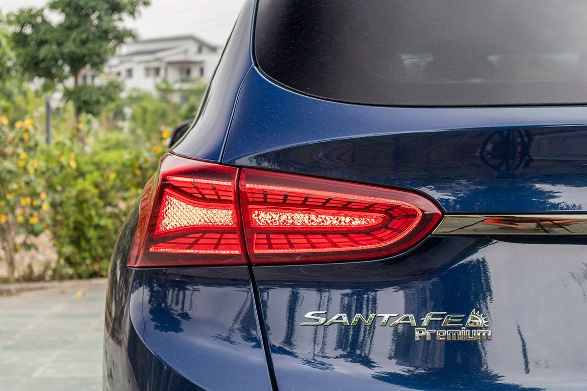 Đánh giá xe Hyundai Santa Fe 2019: Đèn hậu bắt mắt