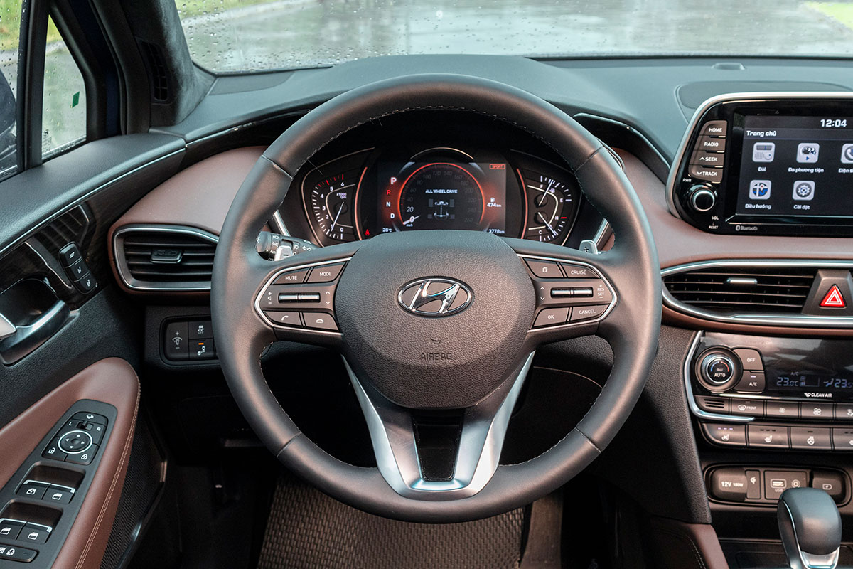 Đánh giá xe Hyundai Santa Fe 2019: Vô-lăng.