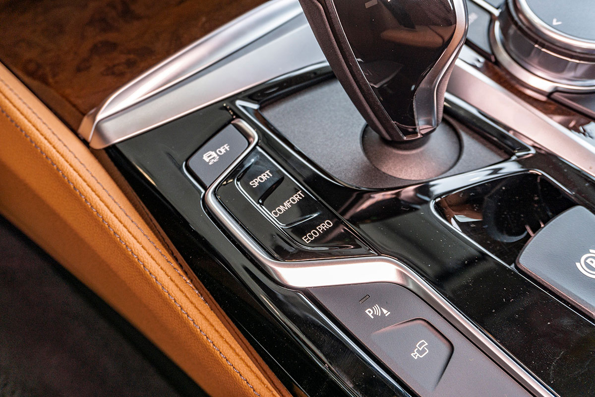 Đánh giá xe BMW 530i 2019: Chế độ vận hành.