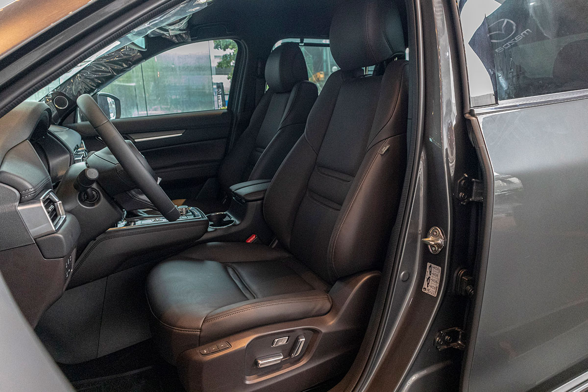 Hàng ghế trước của Mazda CX-8 2019.