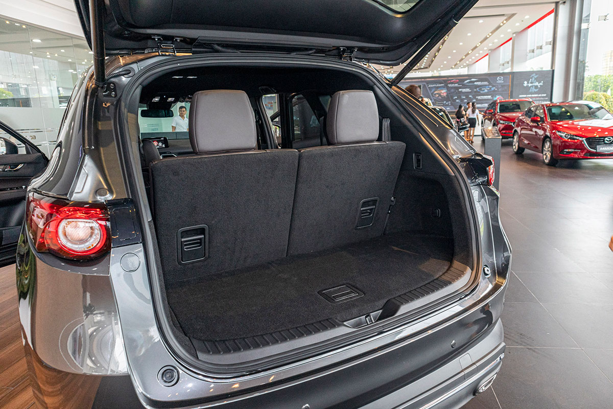 Khoang hành lý của Mazda CX-8 2019.