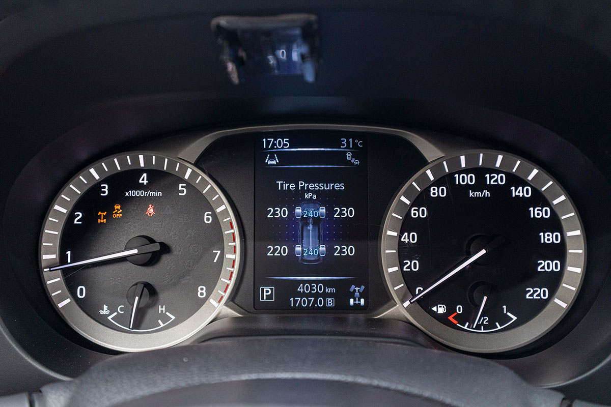 Đánh giá xe Nissan Terra 2019: Cảnh báo áp suất lốp.