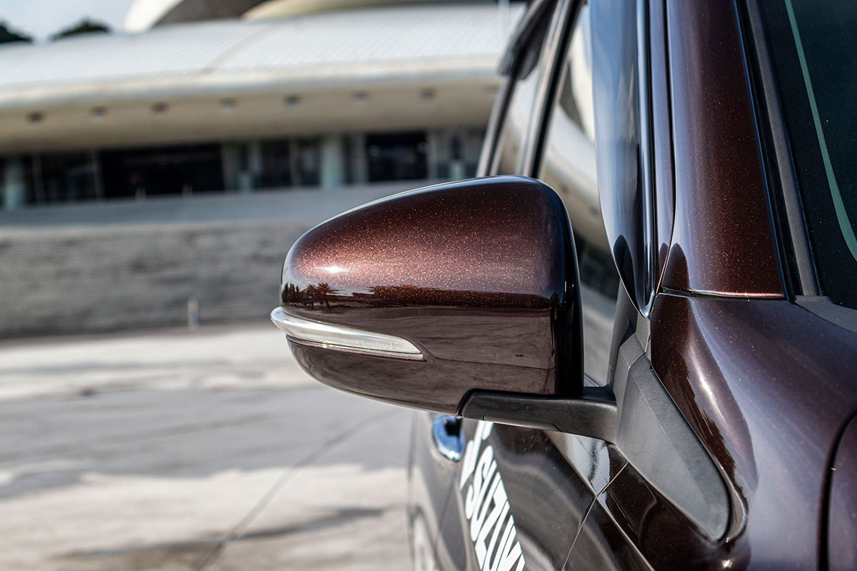 Đánh giá xe Suzuki Ertiga 2019: Gương chiếu hậu tích hợp đèn xi nhan.