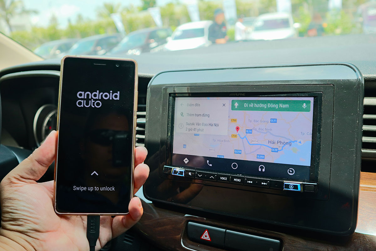 Đánh giá xe Suzuki Ertiga 2019: Màn hình có thể kết nối Android Auto và Apple CarPlay.