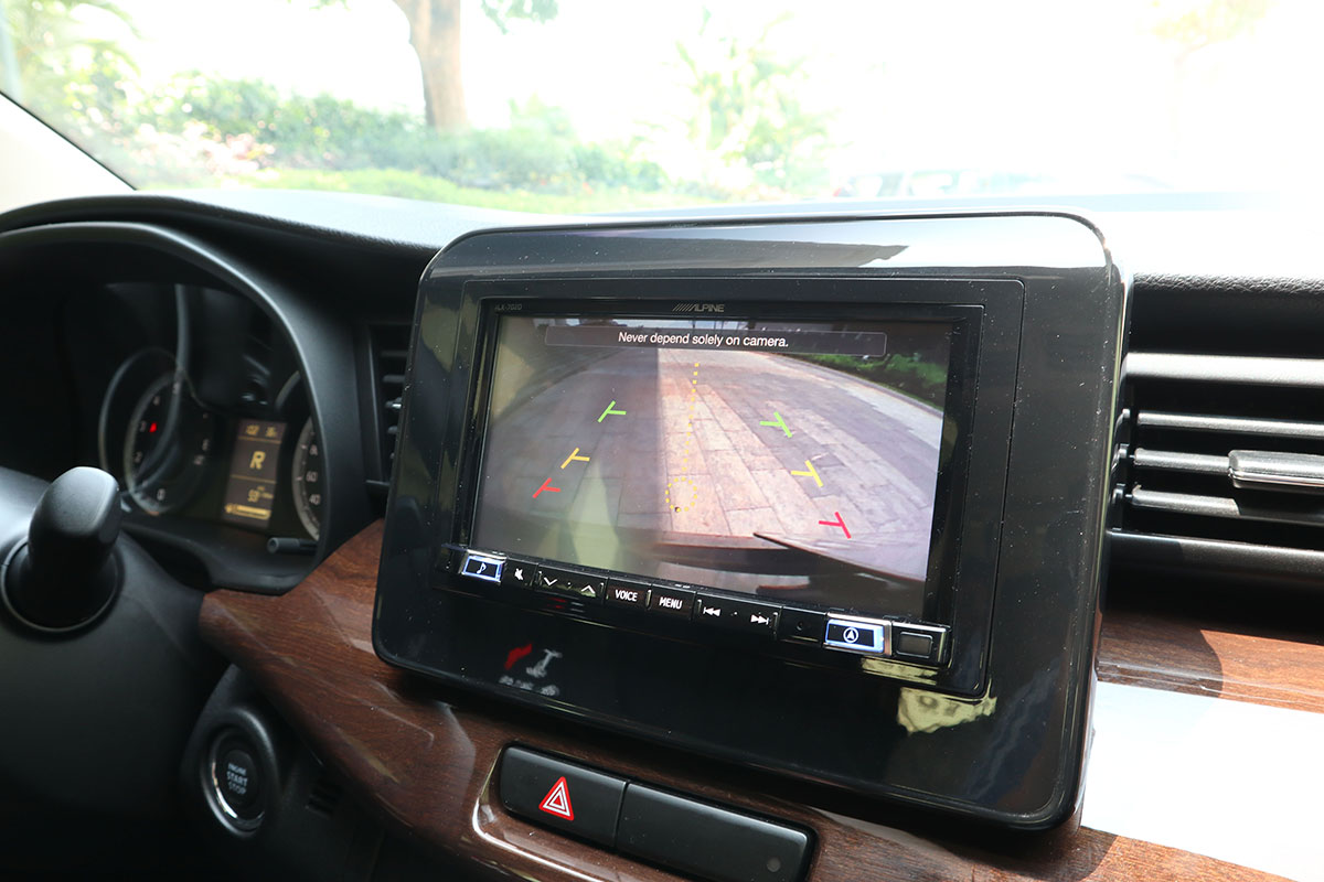 Đánh giá xe Suzuki Ertiga 2019: Hệ thống camera lùi.
