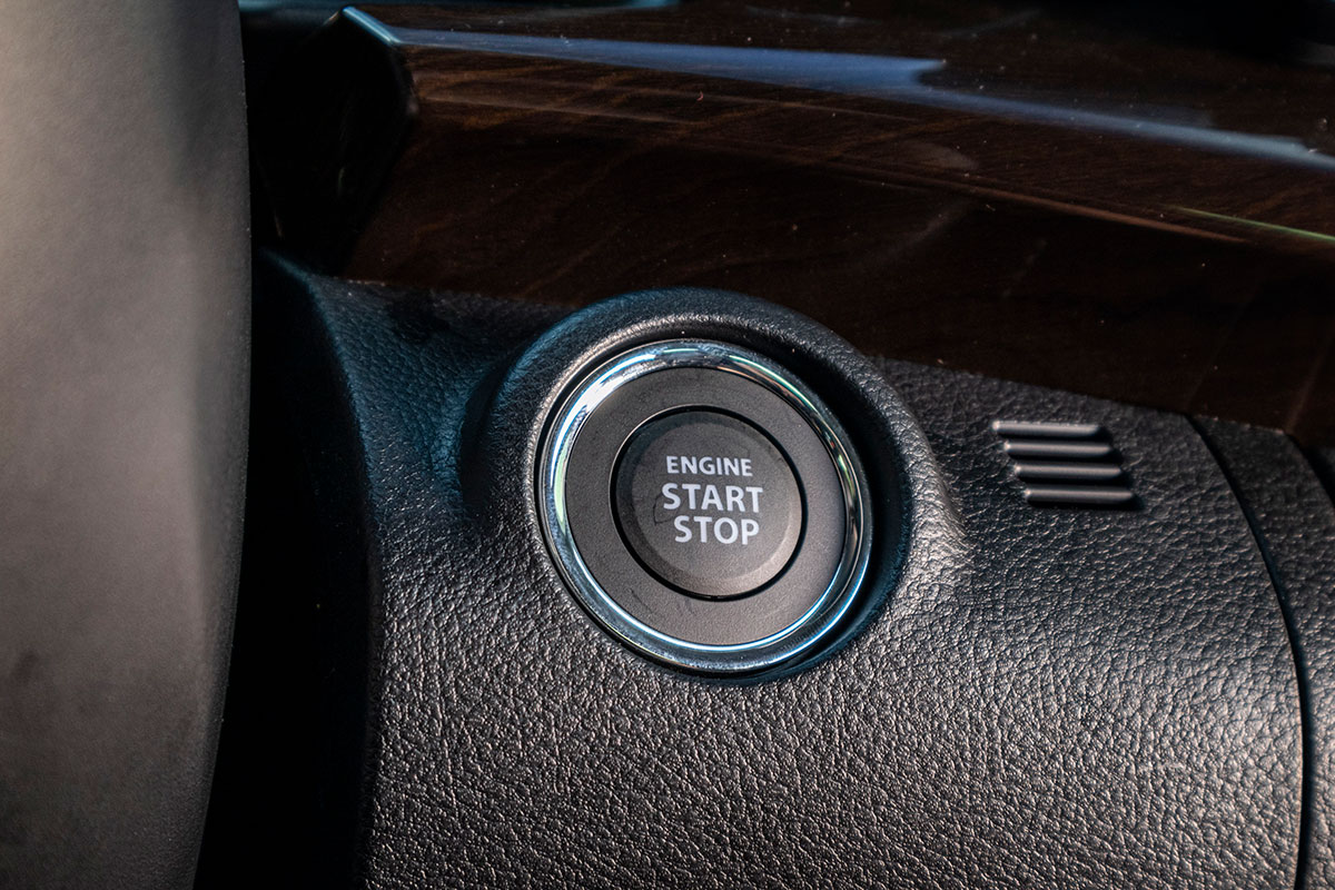 Đánh giá xe Suzuki Ertiga 2019:  Nút bấm khởi động.
