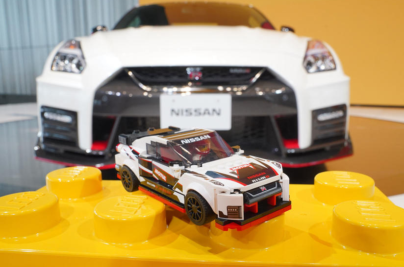 Lego mô hình ô tô.