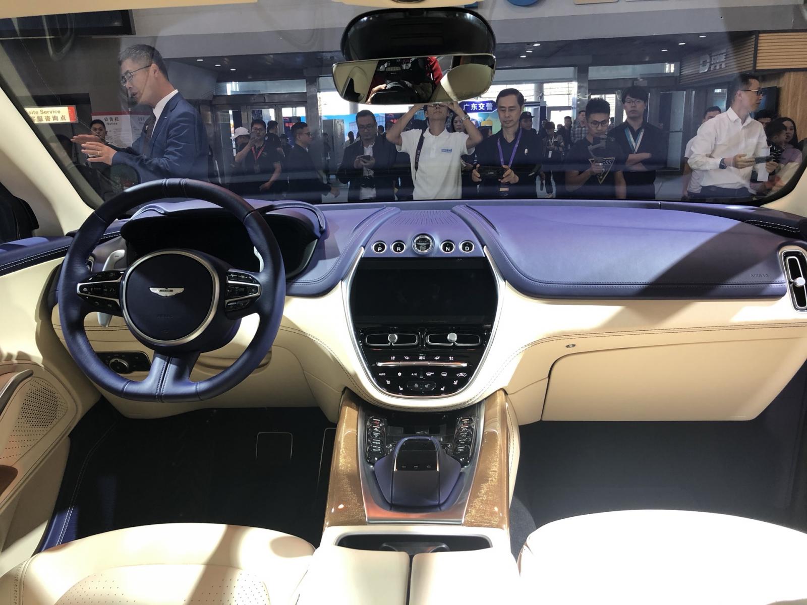 Những điểm nhấn tại triển lãm ôtô Quảng Châu 2019 - Aston Martin DBX khá chật