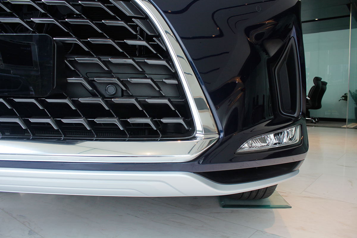 Ảnh chụp đèn sương mù xe Lexus RX350 2020: