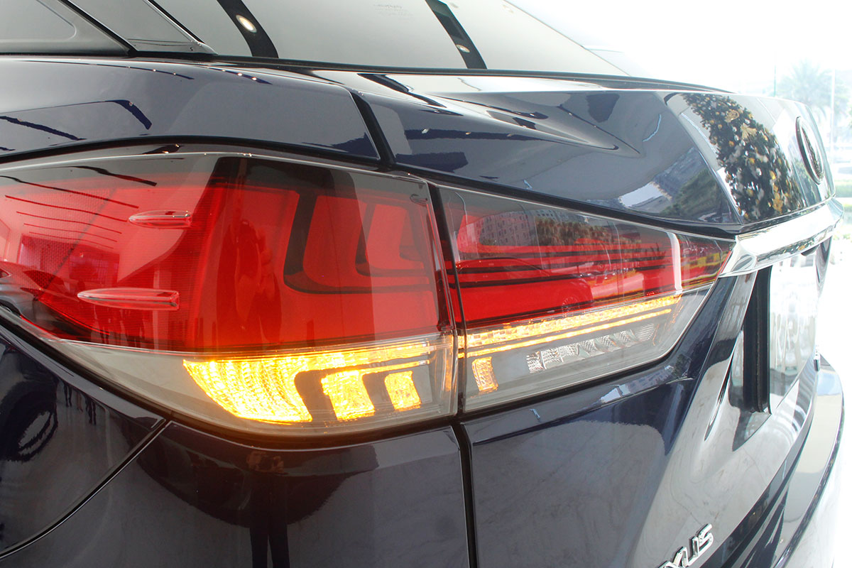 Ảnh chụp đèn xi-nhan xe Lexus RX350 2020