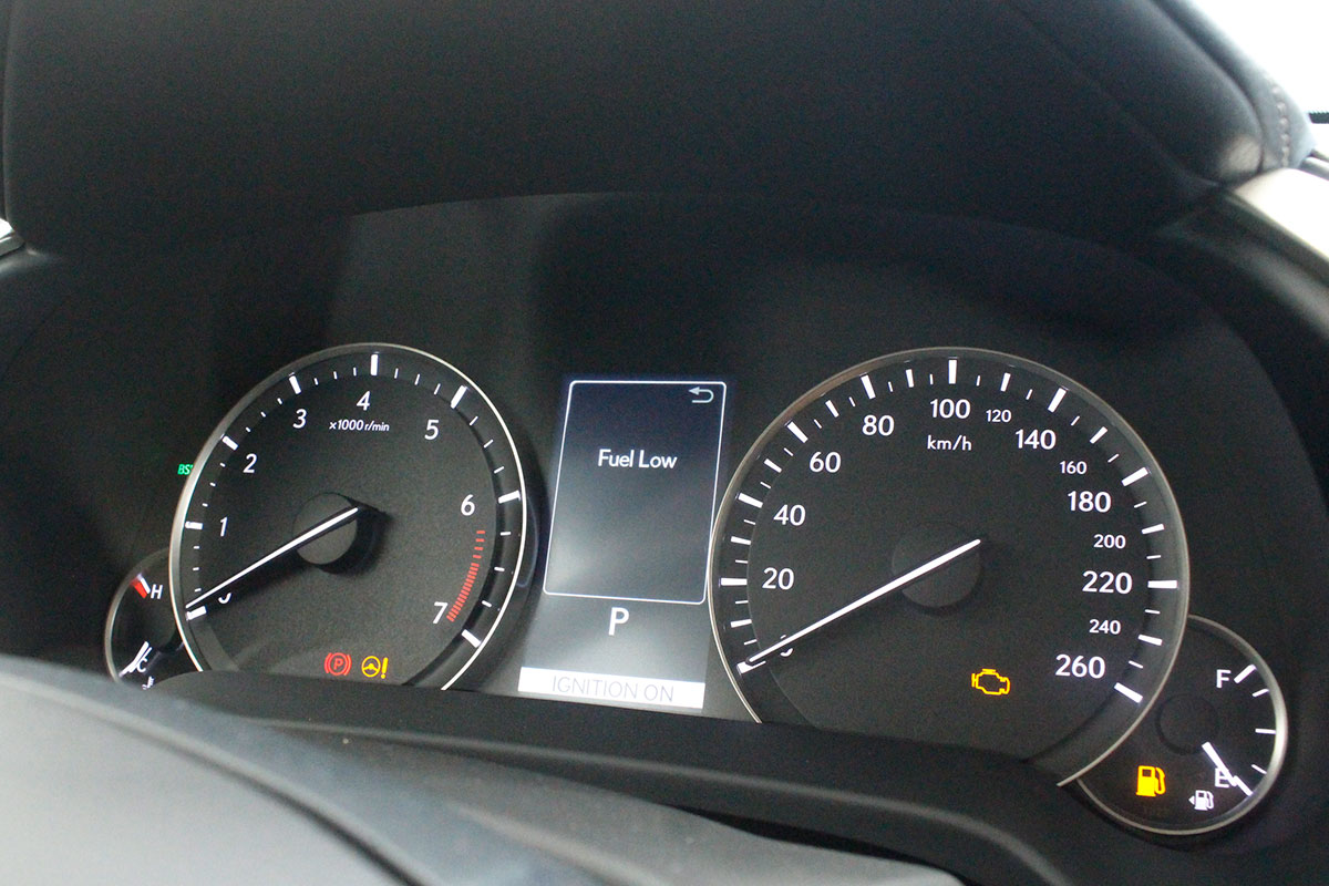 Anrhc hụp màn hình hiển thị xe Lexus RX350 2020: