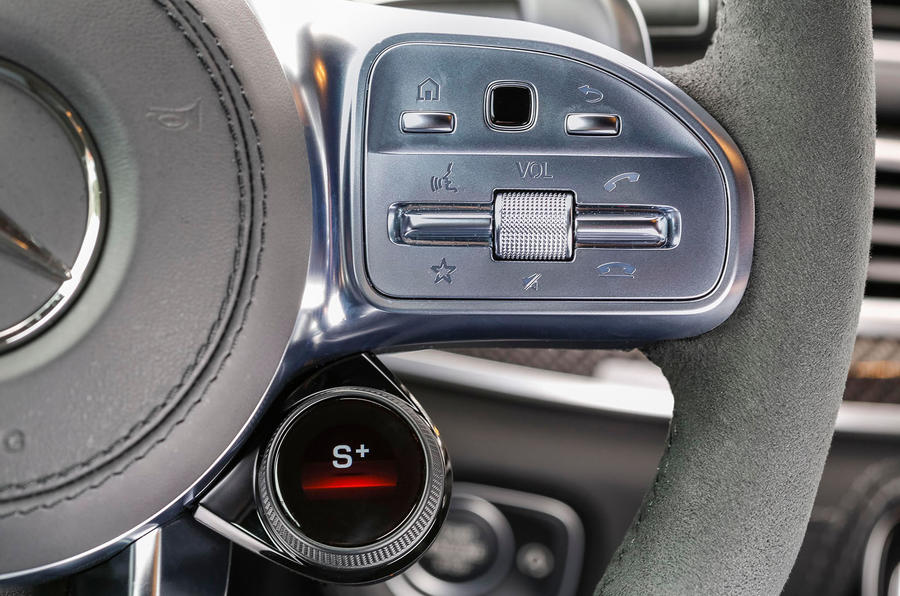 Đánh giá xe Mercedes-AMG GLE 53 2020: điều khiển trên vô-lăng