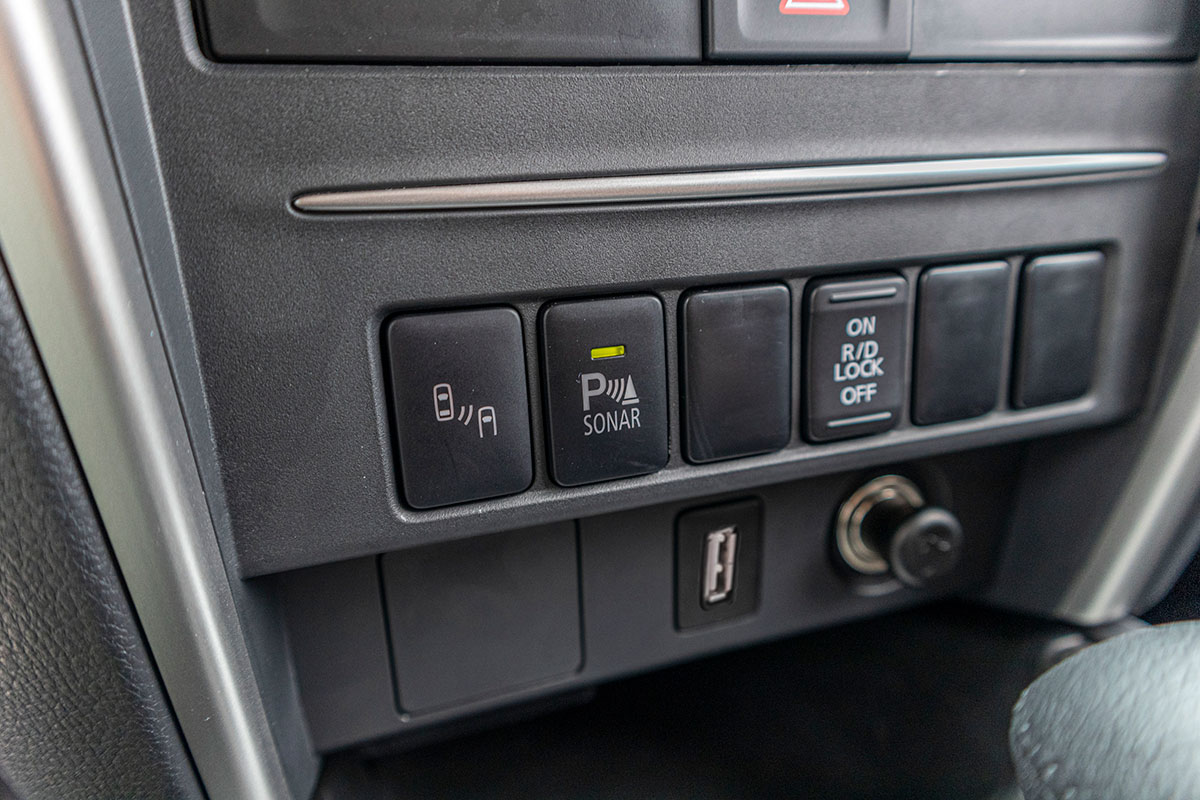 Ngoài khoá vi sai trung tâm, phiên bản cao cấp của Mitsubishi Triton 2020 sẽ được bổ sung thêm khoá vi sau cầu sau.