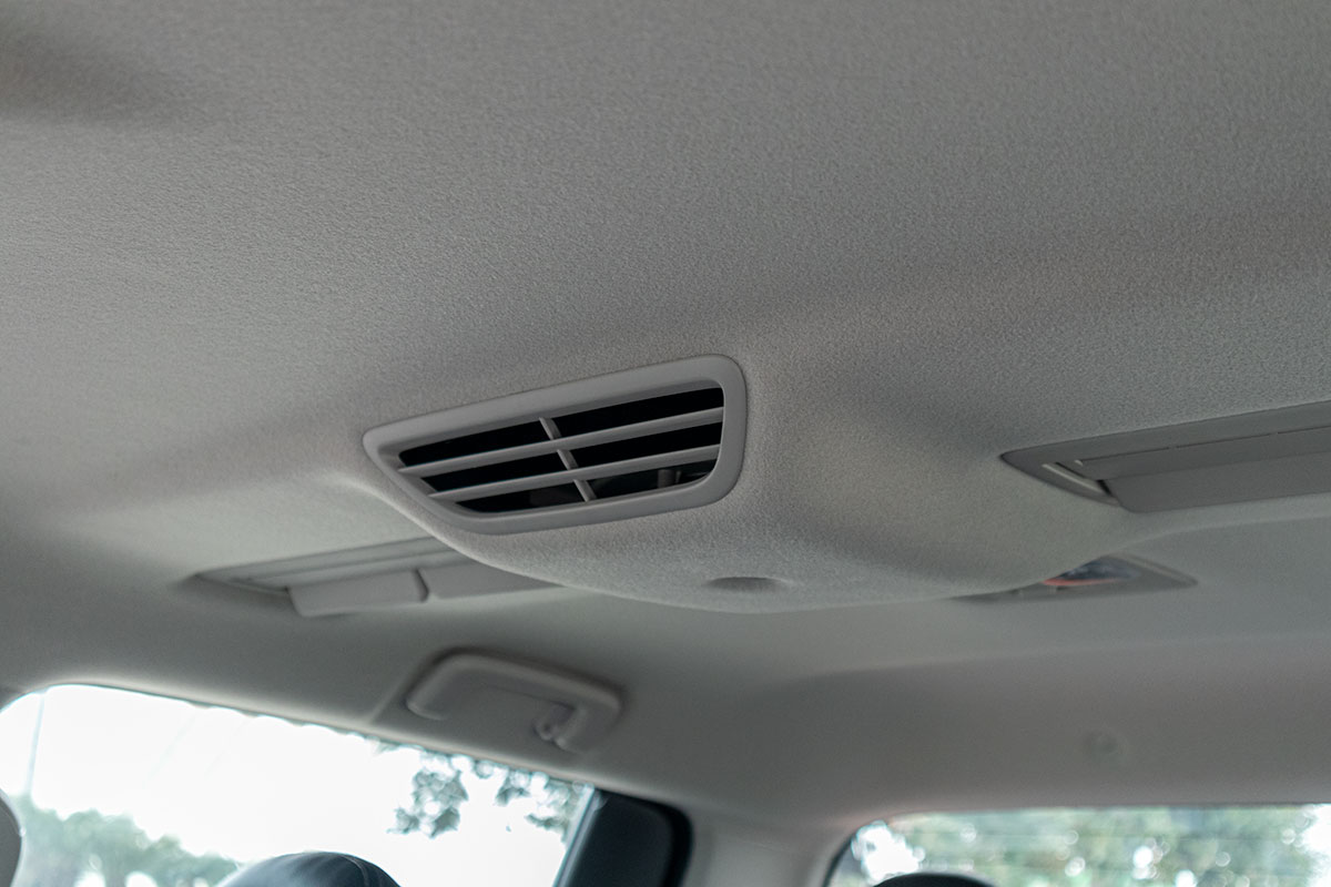 2 phiên bản Premium của Mitsubishi Triton 2020 sẽ có thêm cửa gió cho hành khách phía sau.