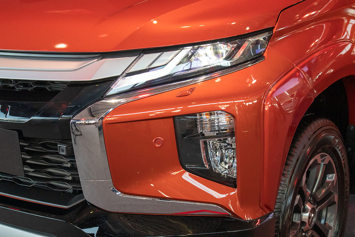 Cảm biến trước trên Mitsubishi Triton 2020.