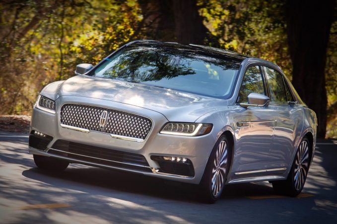 Top 10 mẫu sedan thoải mái nhất năm 2019 - Lincoln Continental