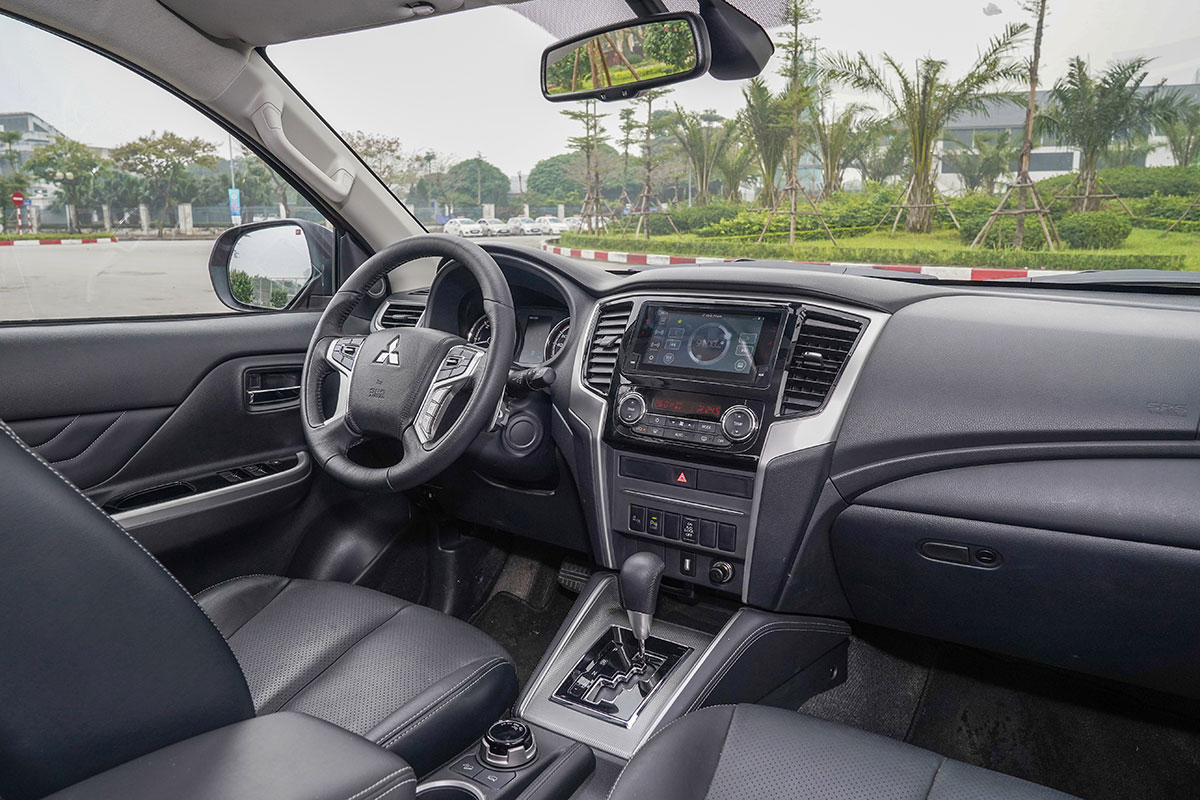 Đánh giá xe Mitsubishi Triton 2020: Khoang lái không có sự thay đổi.