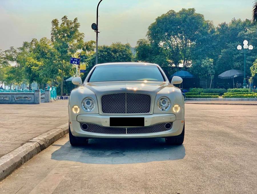 Xế sang Bentley Mulsanne 2010, chạy 10 năm vẫn bán chục tỷ - Ảnh 1.