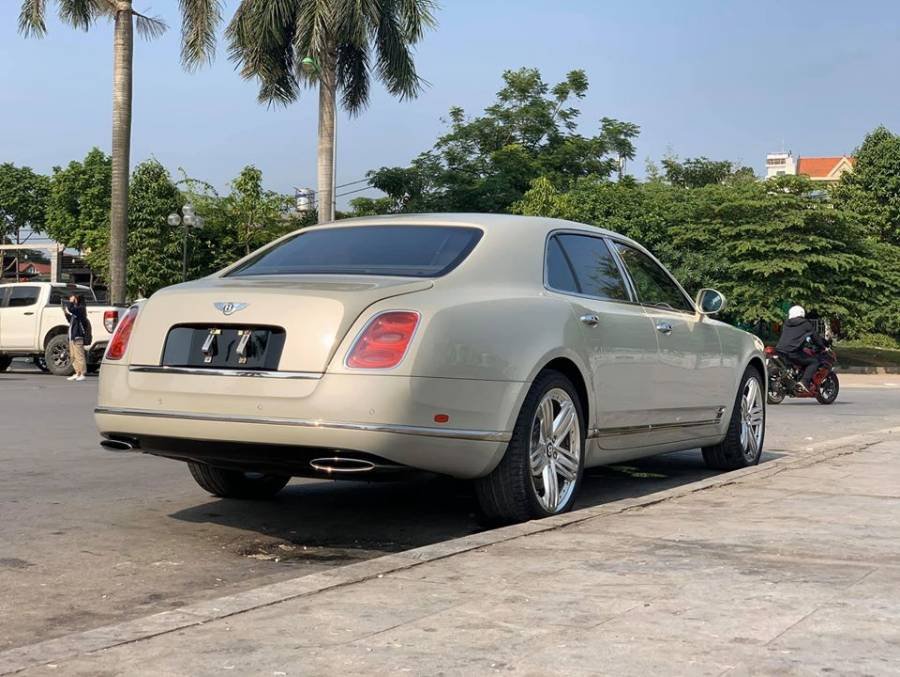 Xế sang Bentley Mulsanne 2010, chạy 10 năm vẫn bán chục tỷ - Ảnh 2.