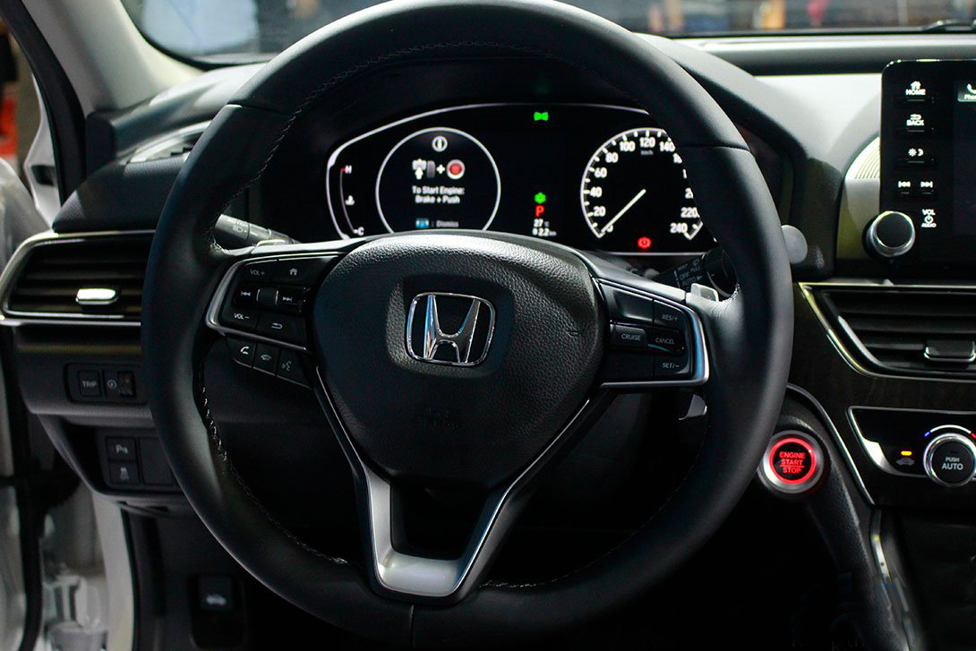 So sánh xe Toyota Camry 2019 và Honda Accord 2020 về thiết kế nội thất - Ảnh 3.