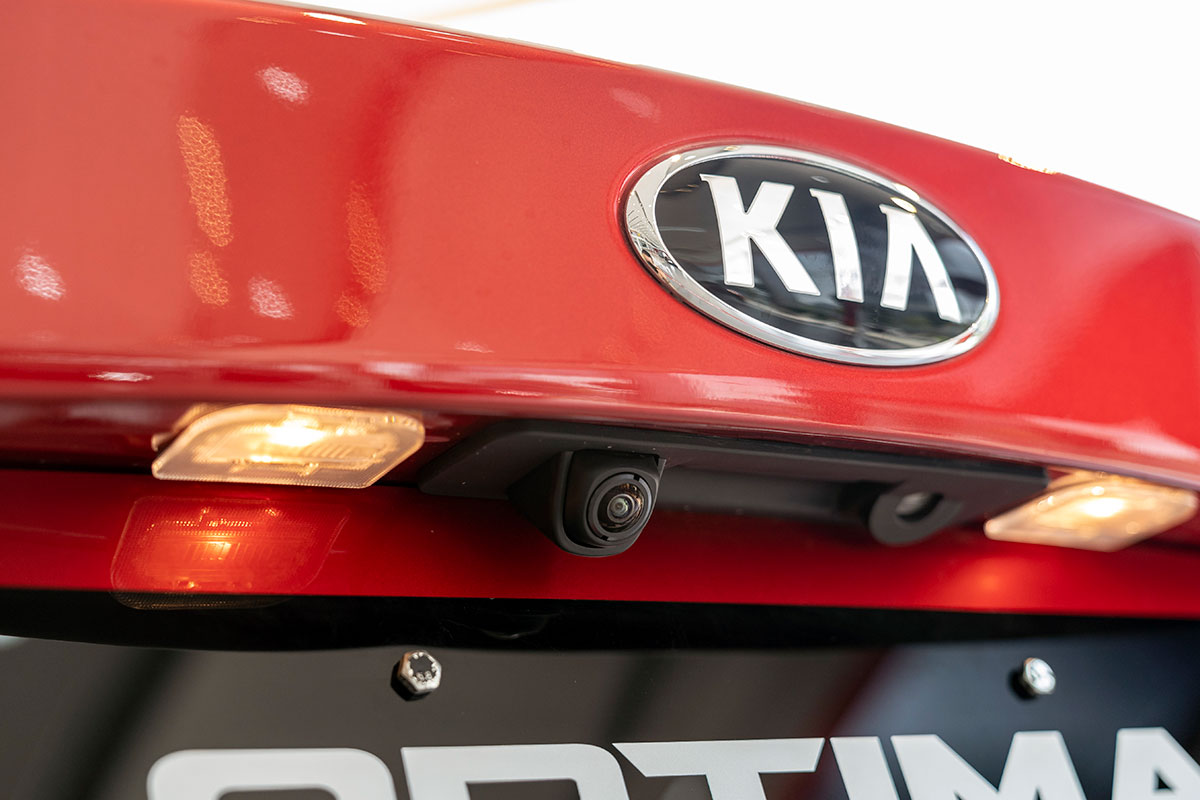 So sánh xe Kia Optima 2019 và Honda Accord 2020 về thiết kế đuôi xe - Ảnh 5.