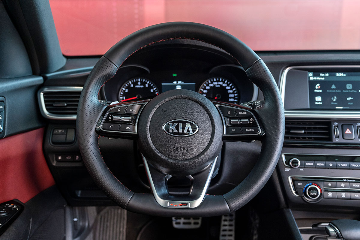 So sánh xe Kia Optima 2019 và Honda Accord 2020 về nội thất - Ảnh 2.