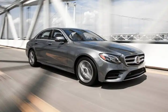 Những mẫu sedan cỡ trung tốt nhất đời 2020 - Mercedes-Benz E-Class Những mẫu sedan cỡ trung tốt nhất đời 2020 - Mercedes-Benz E-Class