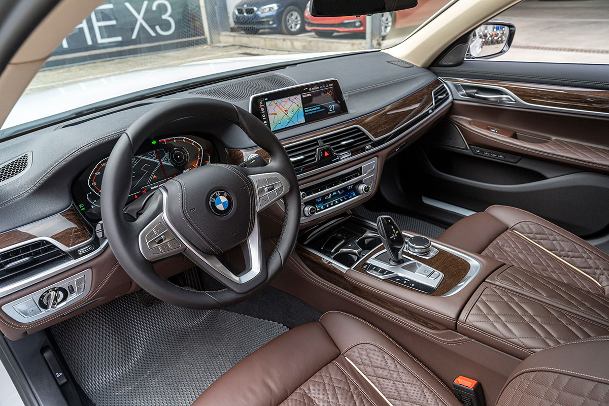 Đánh giá xe BMW 740Li LCI 2020: Nội thất không có quá nhiều thay đổi.