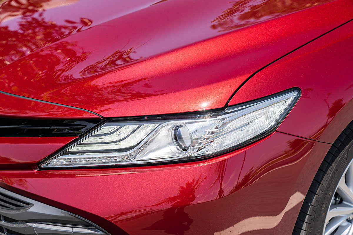 Đánh giá xe Toyota Camry 2019: Cụm đèn pha Full LED.