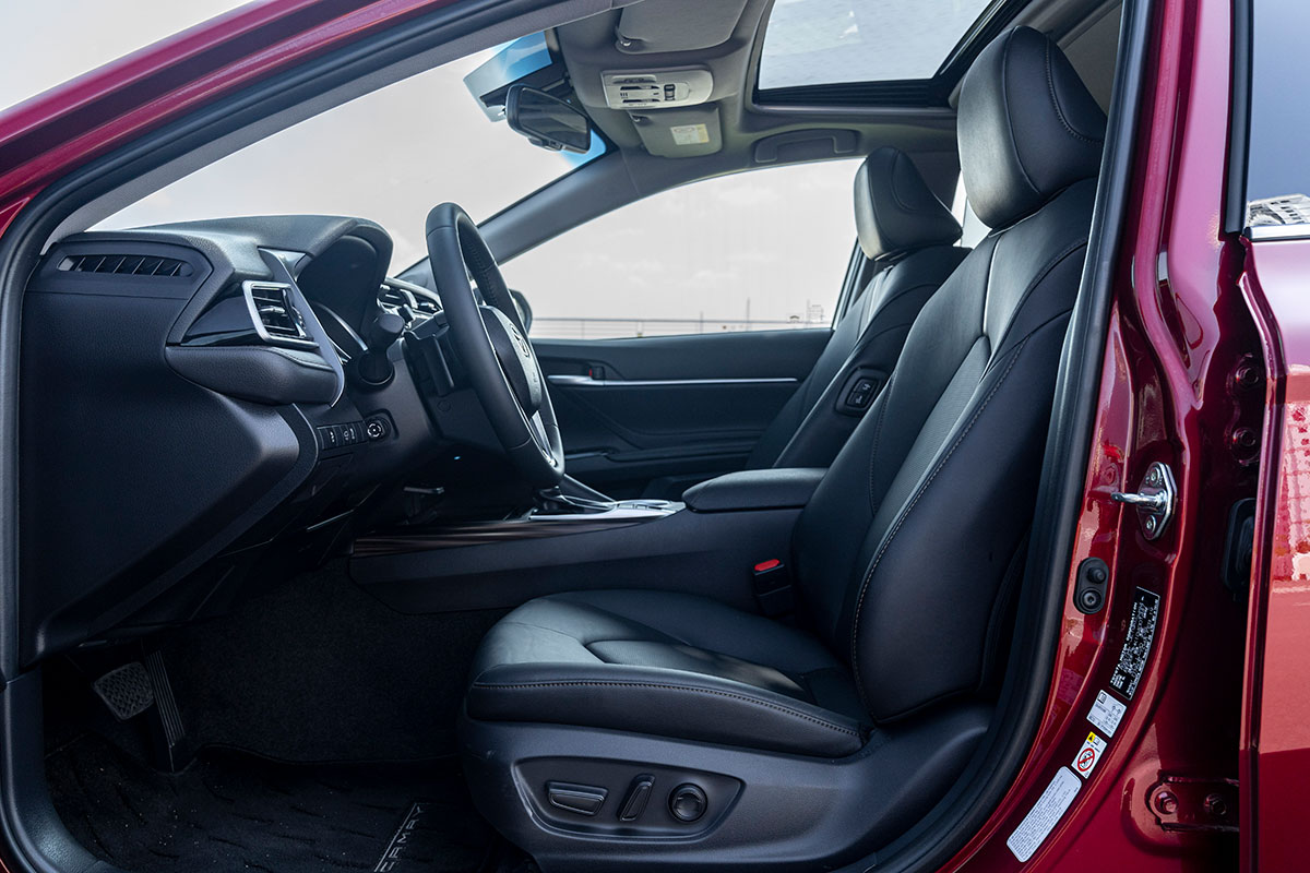 Đánh giá xe Toyota Camry 2019: hệ thống ghế ngồi.
