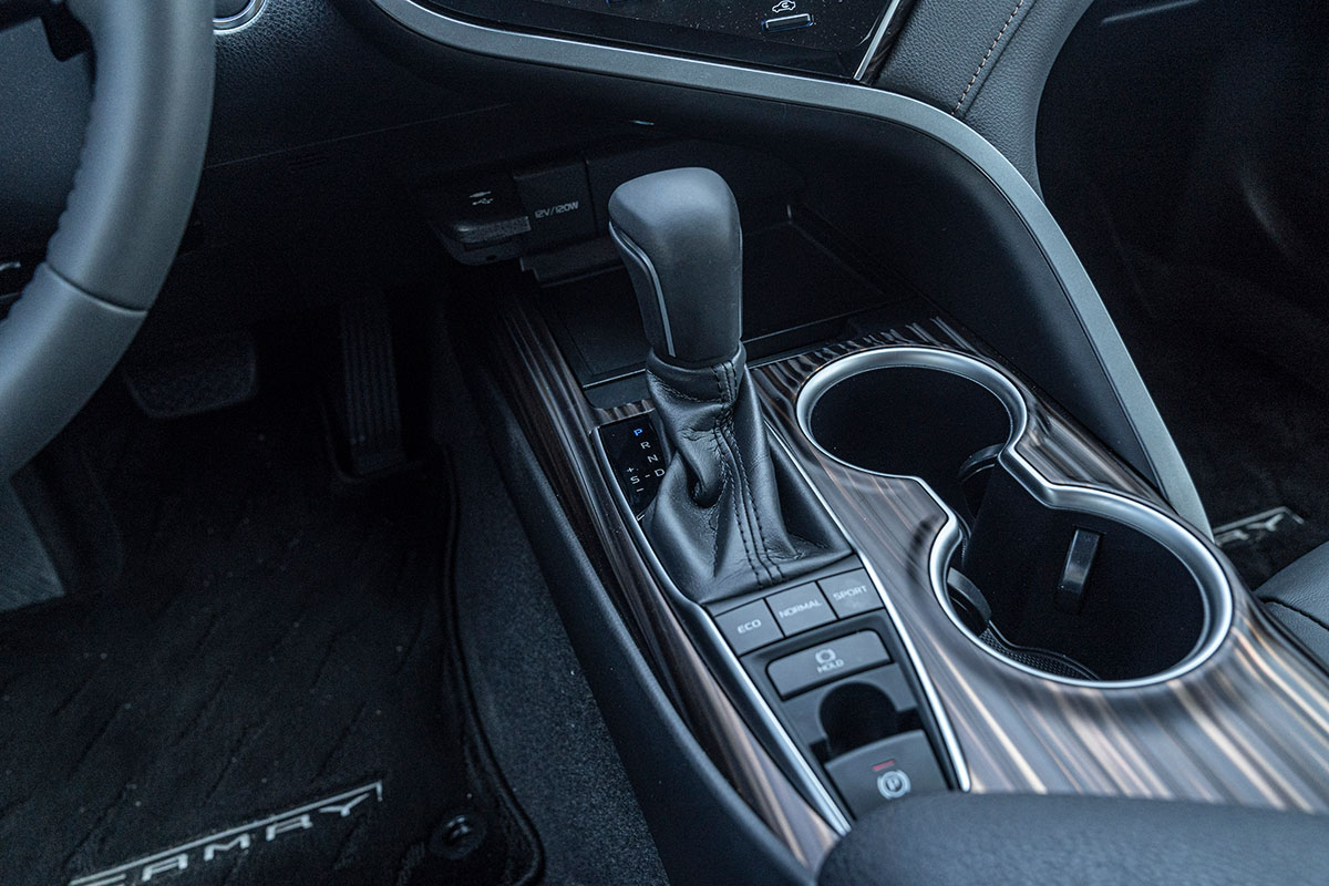 Đánh giá xe Toyota Camry 2019: Hộp số tự động 6 cấp tích hợp chế độ lái 3 cấp độ Đánh giá xe Toyota Camry 2019: Hộp số tự động 6 cấp tích hợp chế độ lái 3 cấp độ.