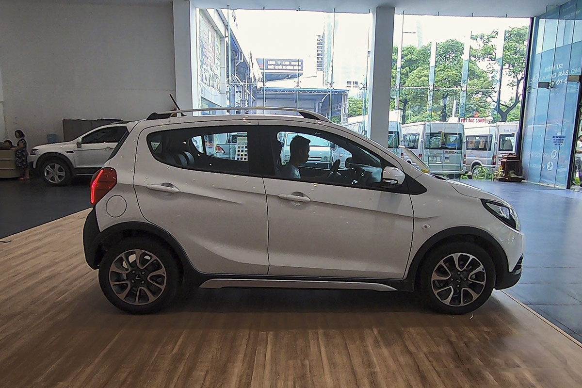 So sánh xe VinFast Fadil 2019 và Suzuki Celerio 2018 về thiết kế thân xe.