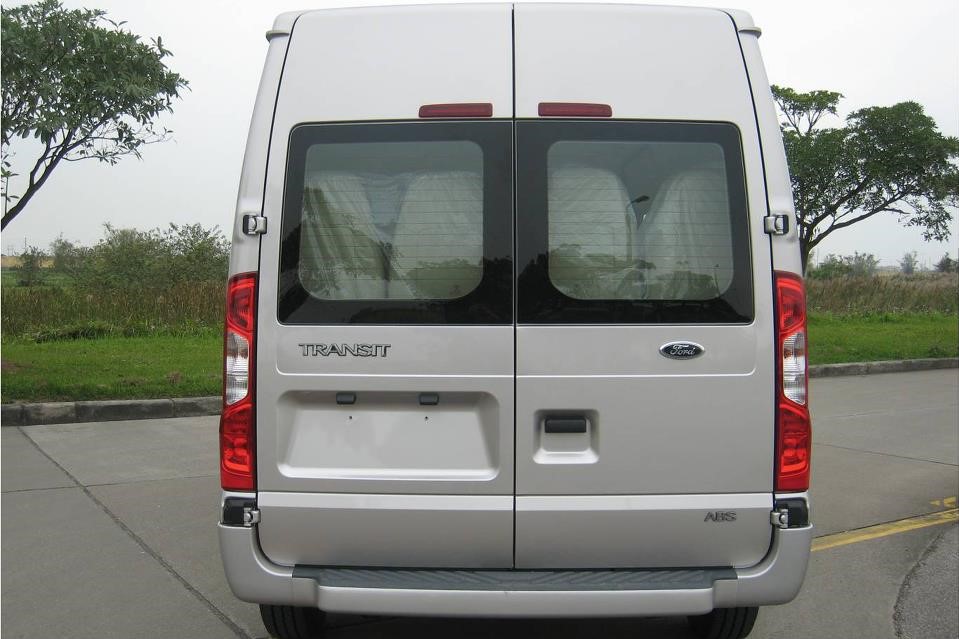 Thiết kế đuôi xe Ford Transit 2020 Thiết kế đuôi xe Ford Transit 2020 1