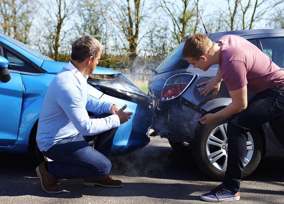 Bảo hiểm trách nhiệm dân sự xe ô tô giúp chủ xe giảm thiểu áp lực khi không may gây ra tai nạn.