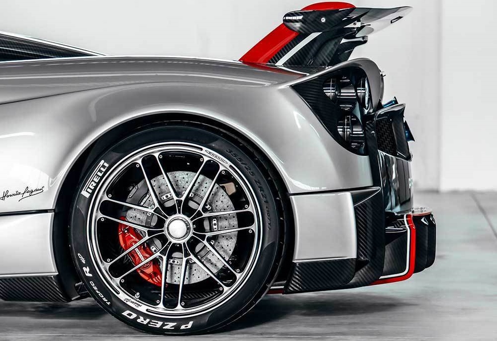 Lốp xe Pirelli bền và có giá thành phải chăng.