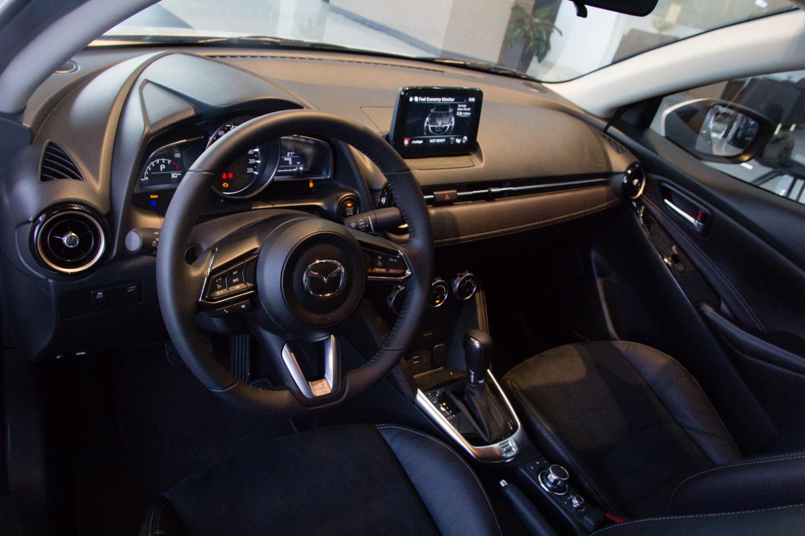Đánh giá xe Mazda 2 về thiết kế nội thất Đánh giá xe Mazda 2 về thiết kế nội thất