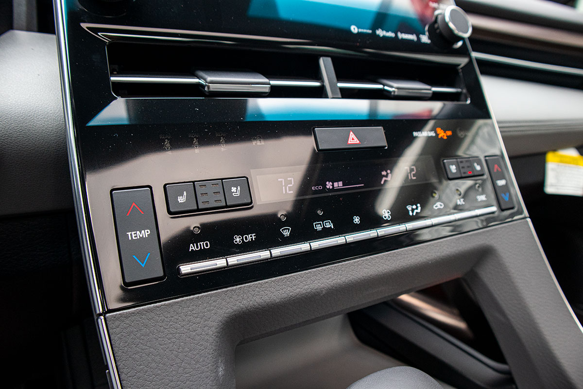 Ảnh chi tiết xe Toyota Avalon Hybrid 2020 đầu tiên tại Việt Nam a30
