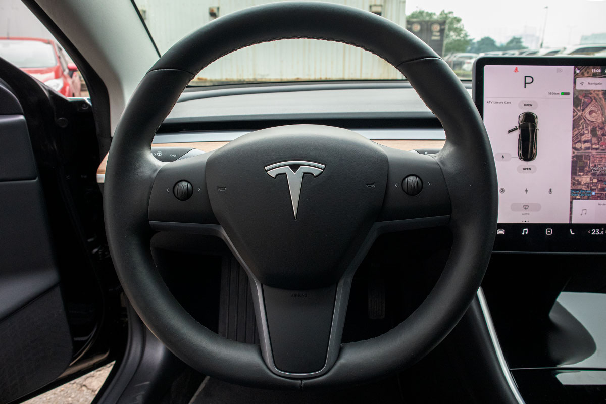 Ngắm xe hơi thuần điện Tesla Model 3 tại Việt Nam, nhiều chi tiết thú vị a16